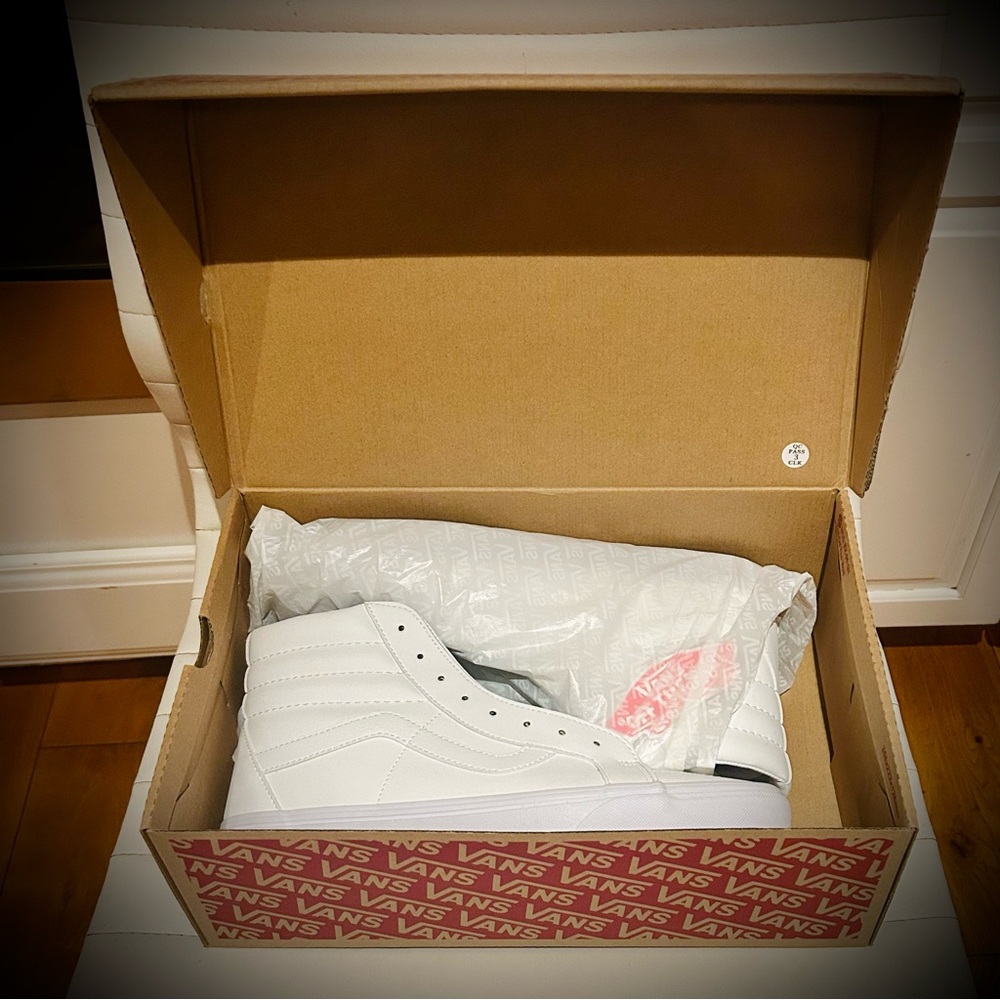 New with Tags - Men’s Vans Sk8-Hi Reissue White Leather Shoes Size  11